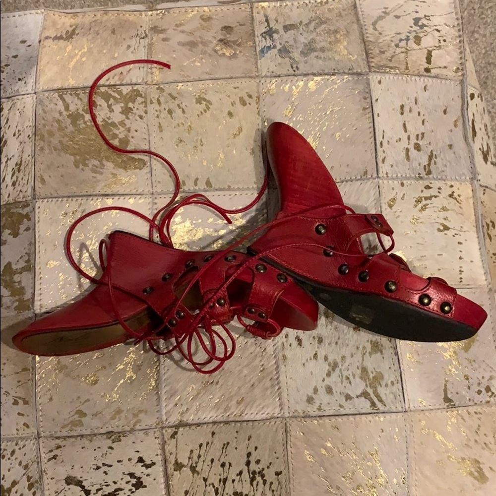 SHOES - Picture 5 of 5